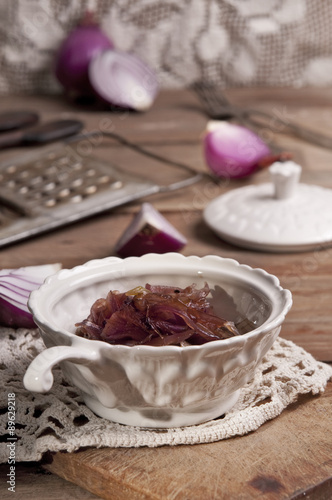 Wallpaper Mural Red onion   Torontodigital.ca