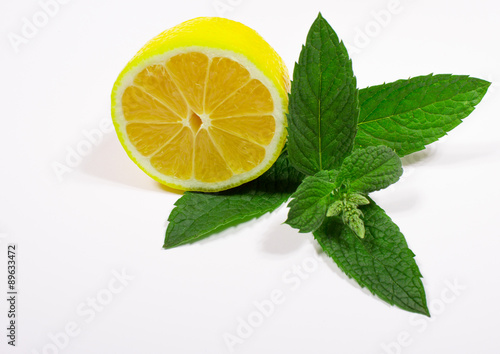 Mint leaves and lemon