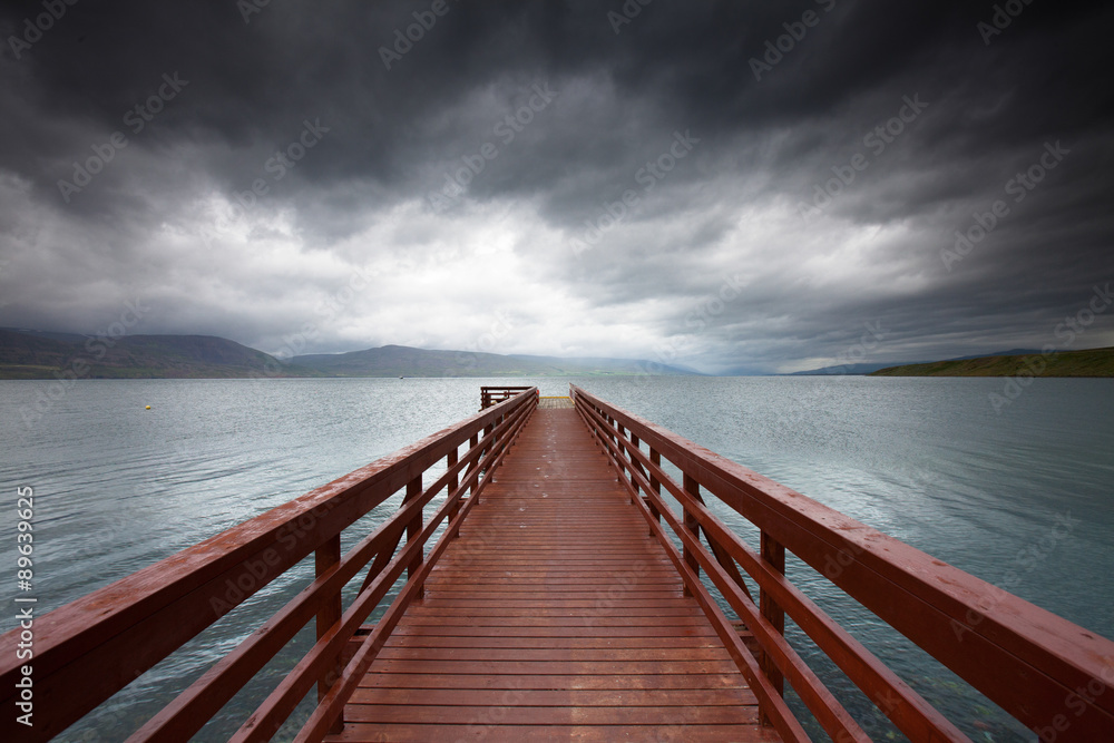 Fototapeta premium Der einsame Steg aufs Meer