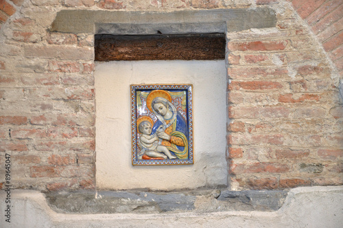 Paesi dell'Umbria ( Deruta - Madonna con Bambino) photo