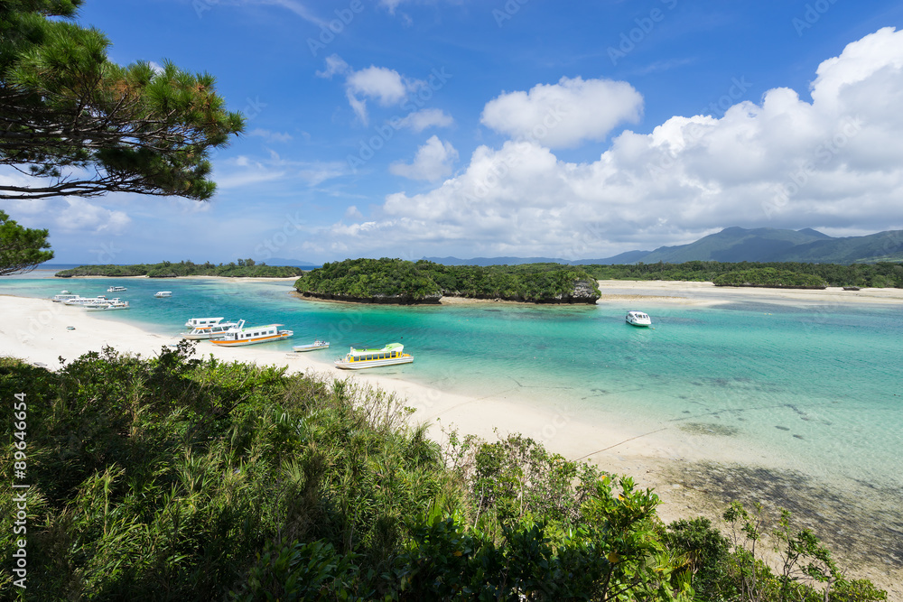 Kabira Bay in Ishigaki Island (石垣島 川平湾), Okinawa Japan