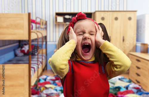 Obraz na plátně Little girl screaming