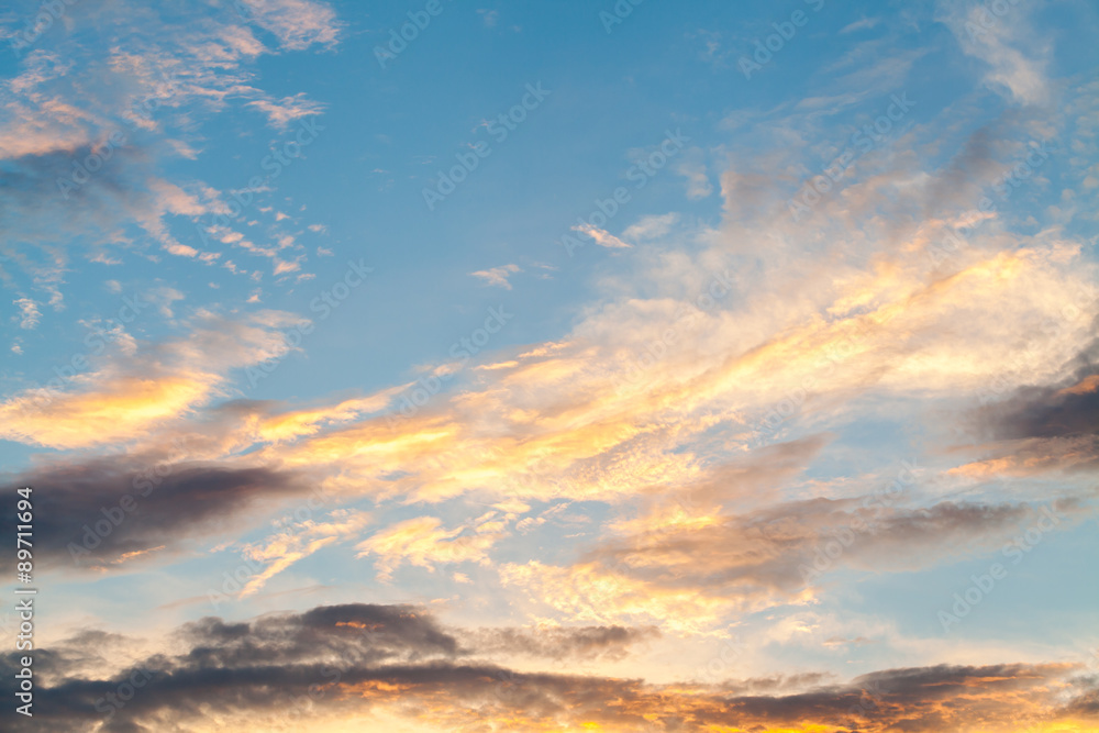 Obraz premium colorful dramatic sky with cloud at sunset