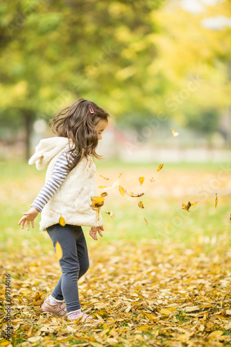 Little girl at the autumn park