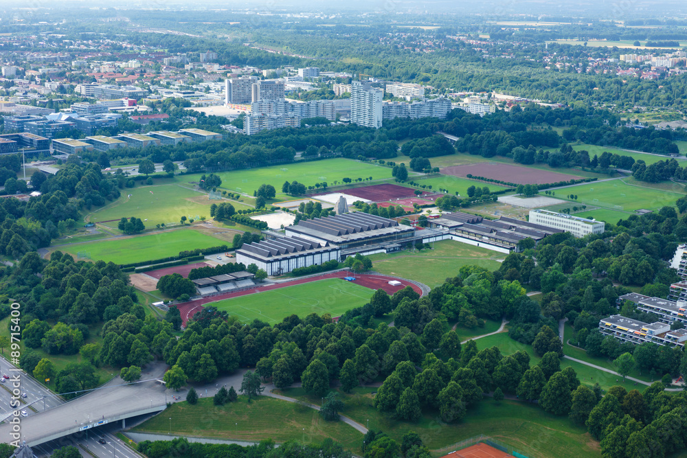 Ausblick auf einen Sportplatz in München.