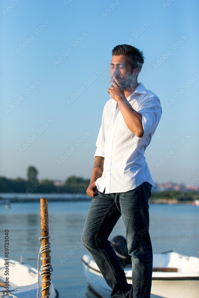 Junger Mann am Meer Junger Mann am Meer