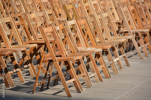 sillas de madera photo