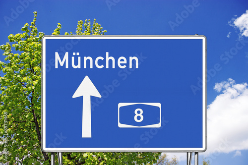 Autobahn 8 in Richtung München