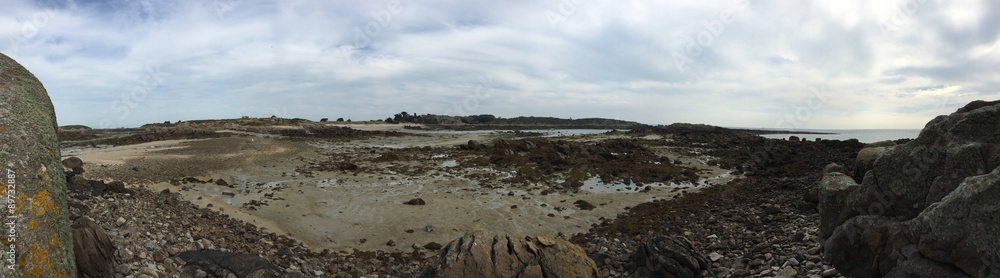 panorama plage de granit chausey 