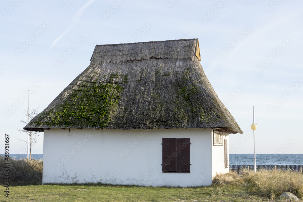 Reetdachhütte an der Promenade im Ostseebad Dahme, Deutschland Reetdachhütte an der Promenade im Ostseebad Dahme, Deutschland