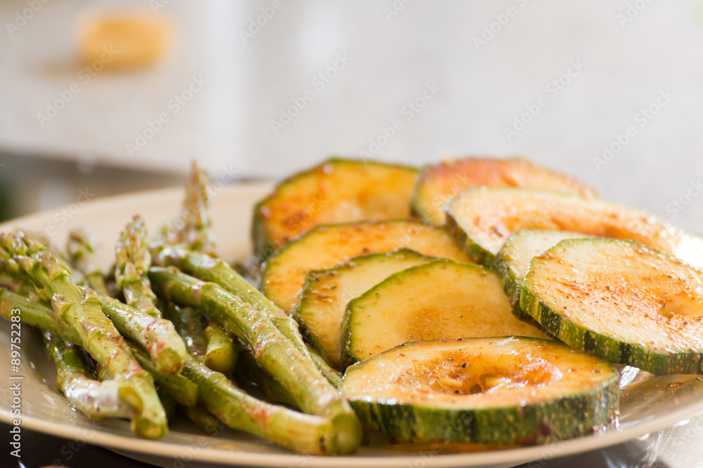 Spargel und Zucchini Spargel und Zucchini