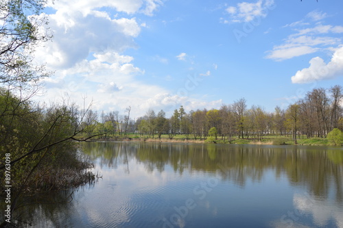 Весной на озере