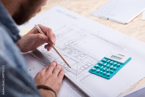 Architect estimating project cost