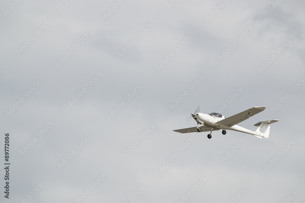 Fototapeta premium Aereo ultraleggero durante il decollo