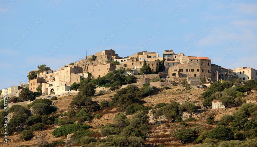 Sant'Antonino vu d'Aregno ( Haute-Corse ) 