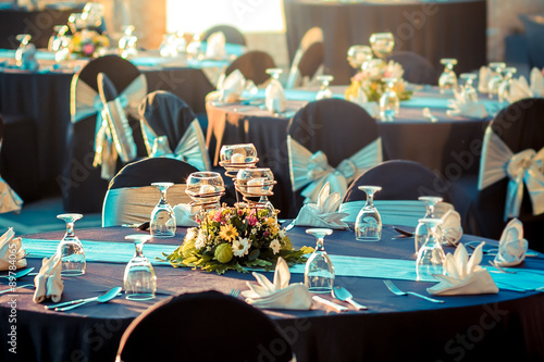 wedding banquet table setting photo