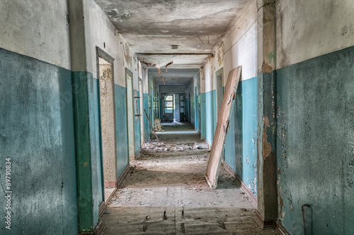 beatiful decay in lost place