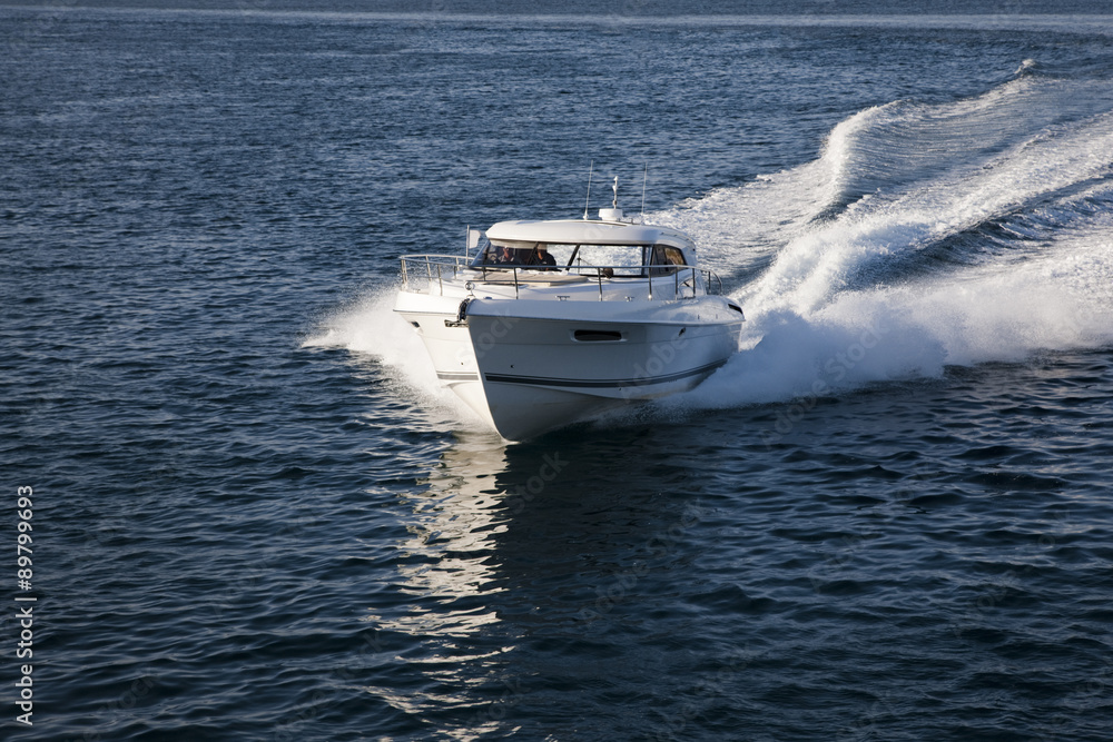 Fototapeta premium Luxurious yacht sailing in the ocean