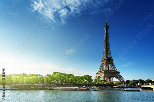 Seine in Paris with Eiffel tower in sunrise time © Iakov Kalinin