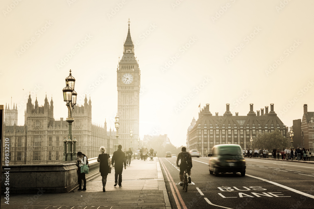 Obraz premium Westminster Bridge o zachodzie słońca, Londyn, Wielka Brytania