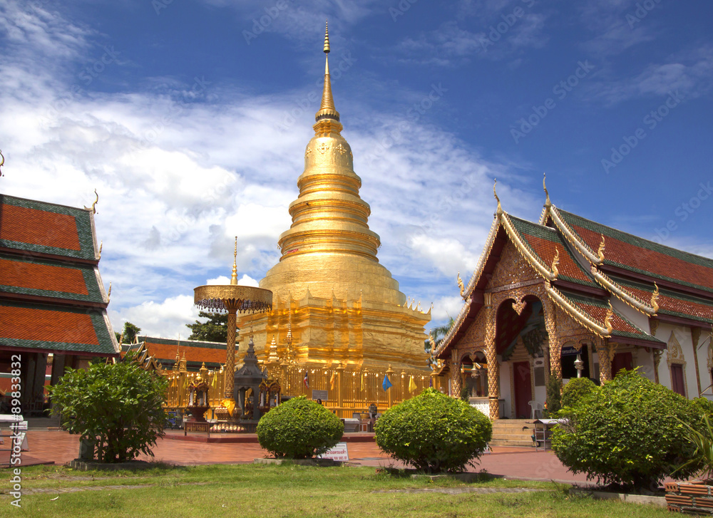 Naklejka premium Wat Phra That Hariphunchai