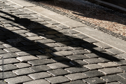 Strassenpflaster mit Schatten photo