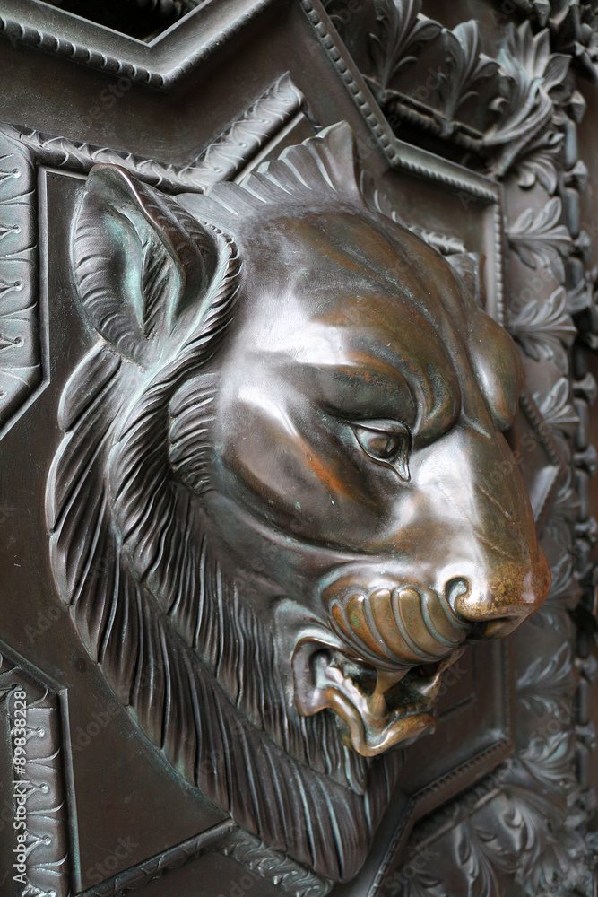 Tête de lion en bronze - Porte de la basilique Notre-Dame de Fourvière  Stock Photo | Adobe Stock