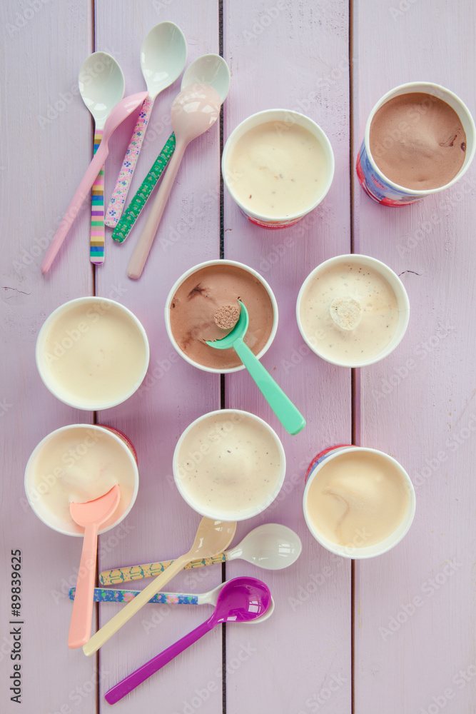 Verschiedene Eis im Becher Stock-Foto | Adobe Stock