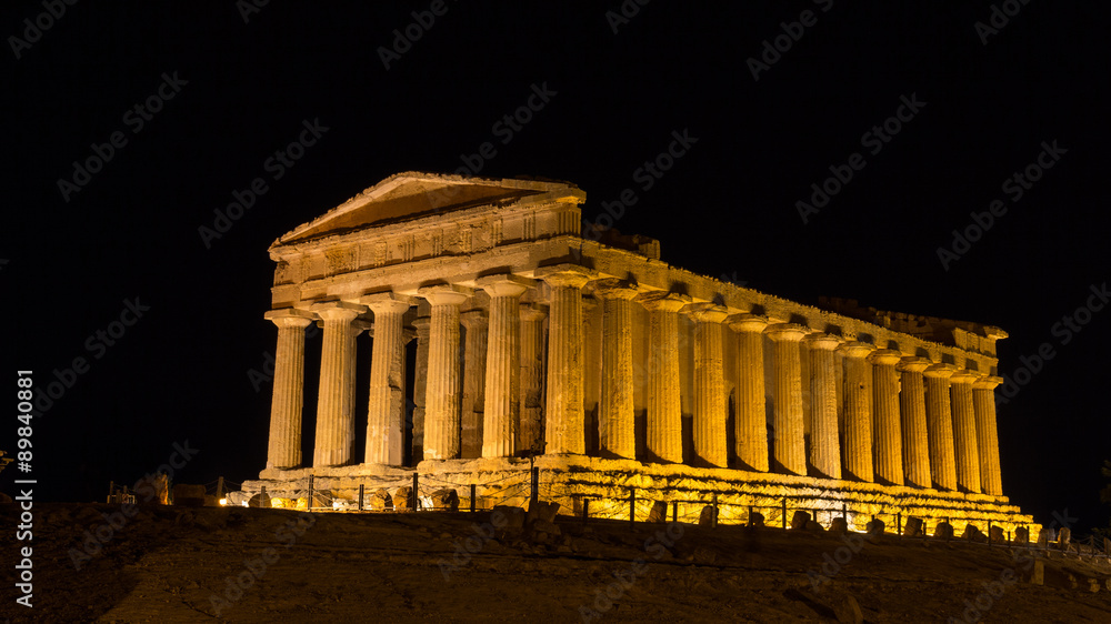 Fototapeta premium Temple of Concord at night. New led lighting system. Valley of Temples, Agrigento.