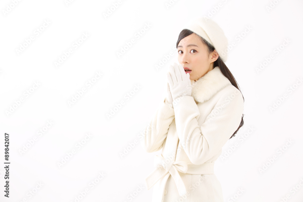 寒い・若い女性 寒い・若い女性