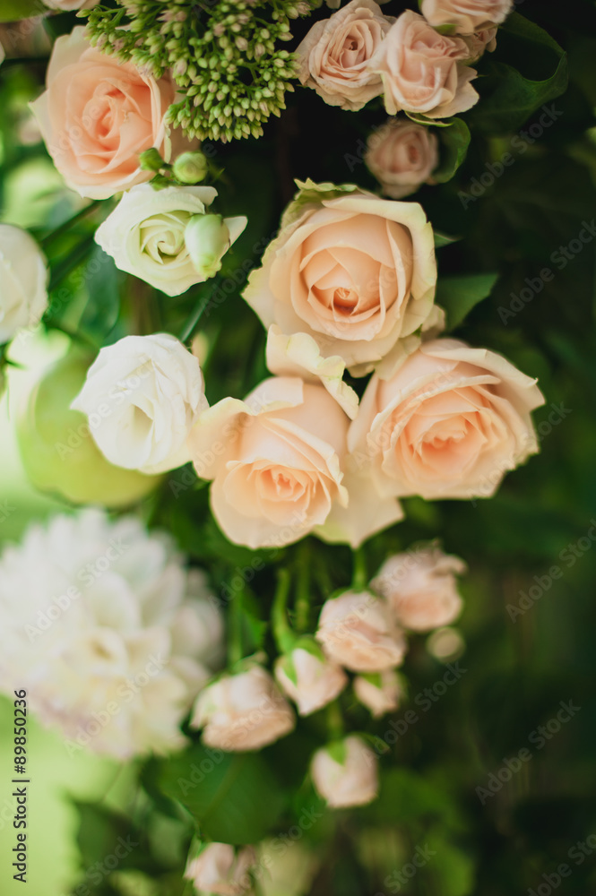 Beautiful flower wedding decoration in white and pink Beautiful flower wedding decoration in white and pink