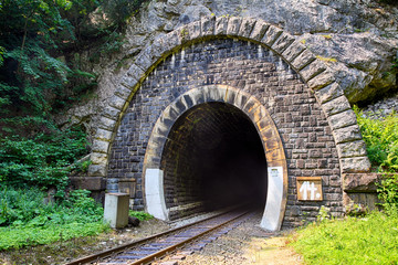 Fotobehang Tunnel Treintunnel in Harmanec Slowakije  © TTstudio