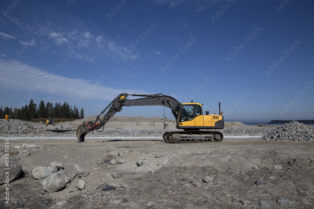 Obraz premium An excavator from the side on a construction site
