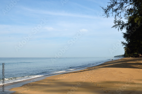 Fototapeta Naklejka Na Ścianę i Meble -  Beautiful beach with blue sky at Mai khao beach, Phuket, Thailand..