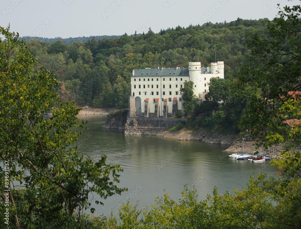 Orlik chateau located in the bay of the Vltava River (Czech Republic). - obrazy, fototapety, plakaty 