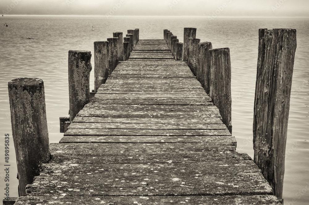 Obraz premium old wooden jetty