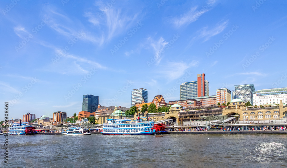 Fototapeta premium Hamburg, Landungsbrücken 