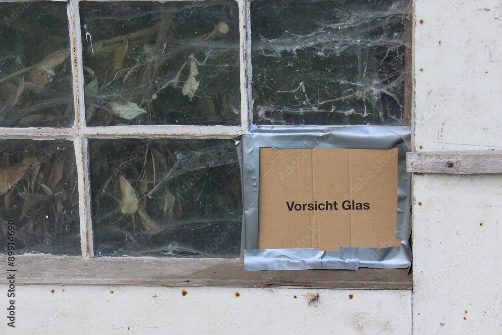 Obraz premium Fenster im Garten