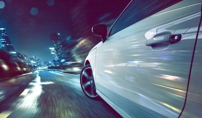 Fotobehang Snelle auto Auto met verlichte koplampen bij nacht  © lassedesignen