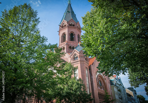 Die Passionskirche ist eine evangelische Kirche aus dem frühen 20. Jahrhundert im Berliner Ortsteil Kreuzberg Nahe Bergmannsfraße. photo
