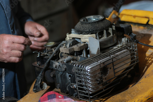Obraz na plátně repairing lawn mower engine