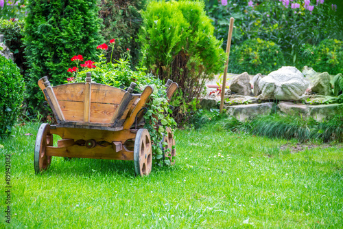 Fototapeta Naklejka Na Ścianę i Meble -  Cart with beautiful flowers