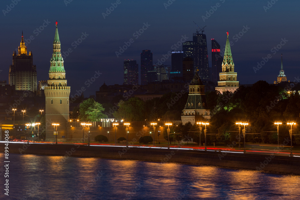Nacht Blick auf Kreml Burg in Moskau, Russland