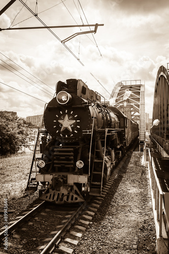 stara-czarna-radziecka-lokomotywa