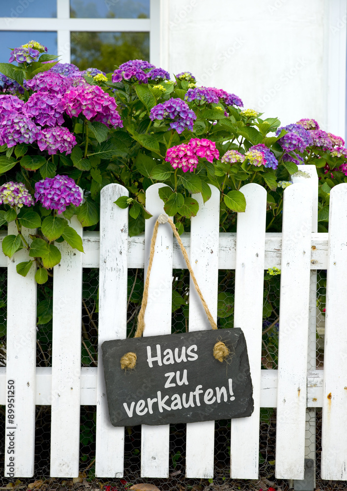 Fototapeta premium Haus zu verkaufen