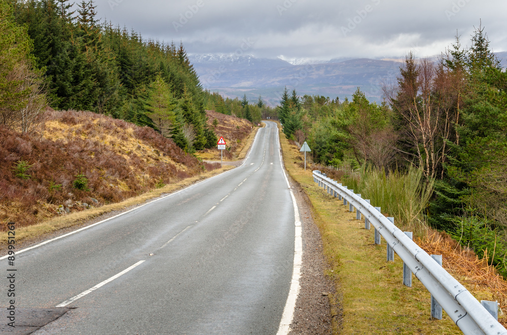 Fototapeta premium Mountain road in Scotland and Cloudy Sky