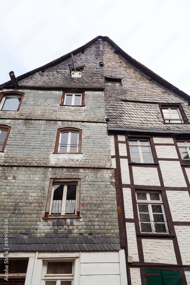 Giebel eines alten Hauses in Monschau, Eifel, Deutschland