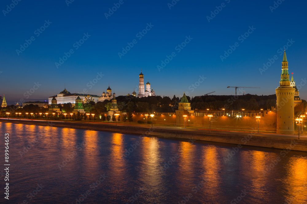 Nacht Blick auf Kreml Burg in Moskau, Russland