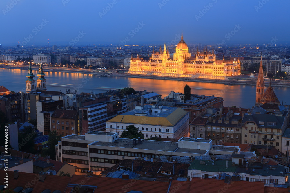 Fototapeta premium View of the historic center of Budapest and the Parliament at sunset, Hungary