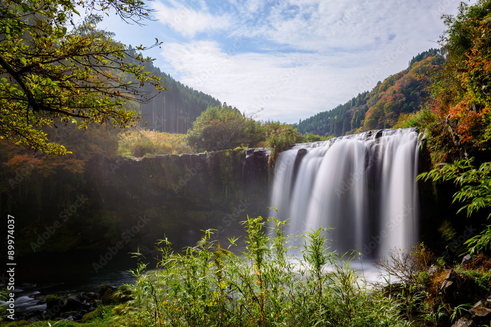 Fototapeta premium 仙洞の滝＠大分県宝泉寺温泉
